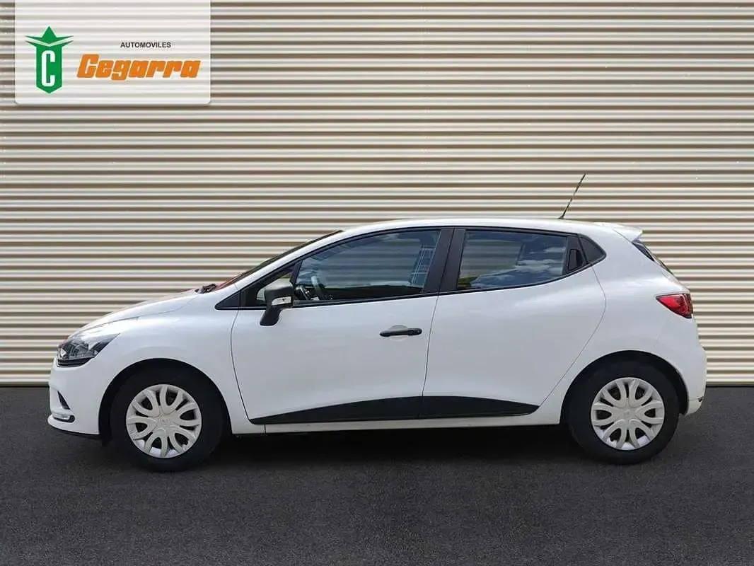 Usado Renault Clio Business 75 CV (55 kW) 2018 Blanco Utilitario