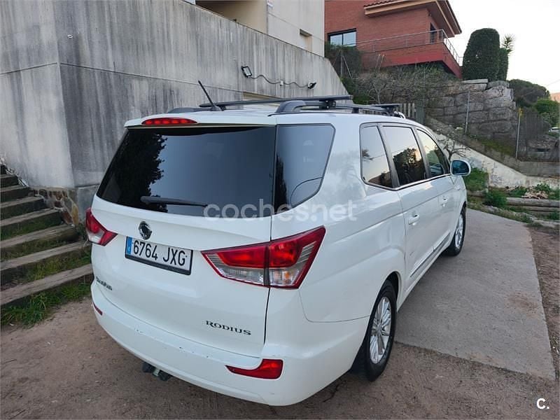 Usado Ssangyong (KGM) Rodius Limited 178 CV (130 kW) 2017 Blanco Monovolumen