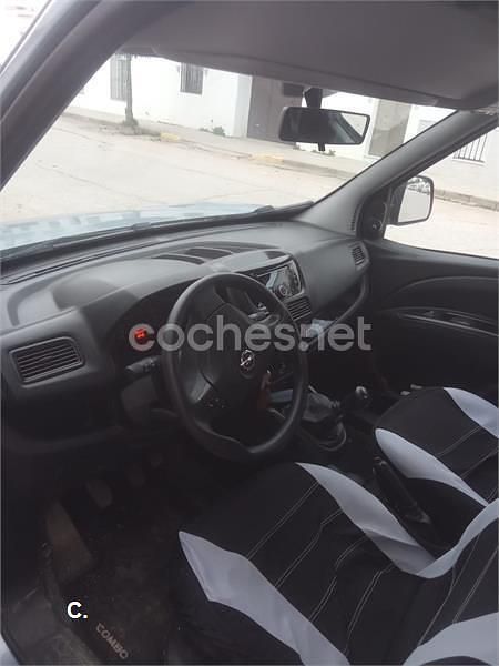 Usado Opel Combo Expression 90 CV (66 kW) 2016 Azul Monovolumen