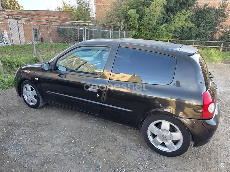 Usado Renault Clio II Expression 98 CV (72 kW) 2003 Negro Berlina