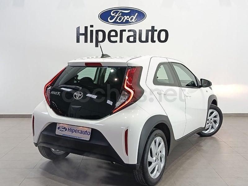 Usado Toyota Aygo X Play 72 CV (52 kW) 2023 Blanco SUV