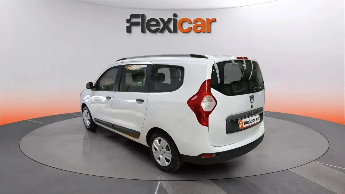 Usado Dacia Lodgy Comfort 95 CV (69 kW) 2021 Blanco Monovolumen