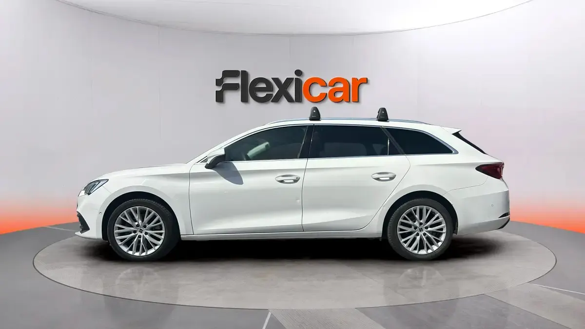 Usado Seat Leon XCELLENCE 150 CV (110 kW) 2021 Blanco Familiar