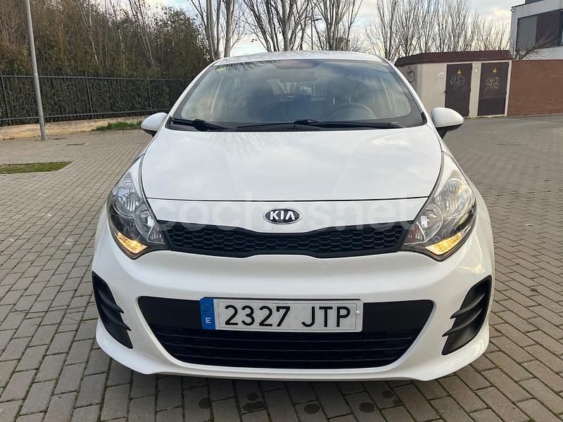 Usado Kia Rio 84 CV (61 kW) 2016 Blanco Berlina