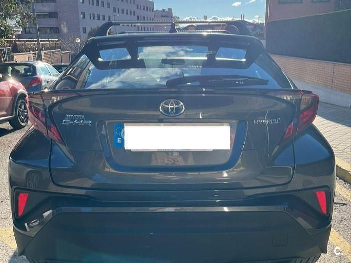 Usado Toyota C-HR Active 122 CV (89 kW) 2022 Gris / plata SUV