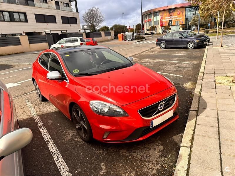 Usado Volvo V40 R-Design 115 HP (84 kW) 2013 Vermelho Sedan