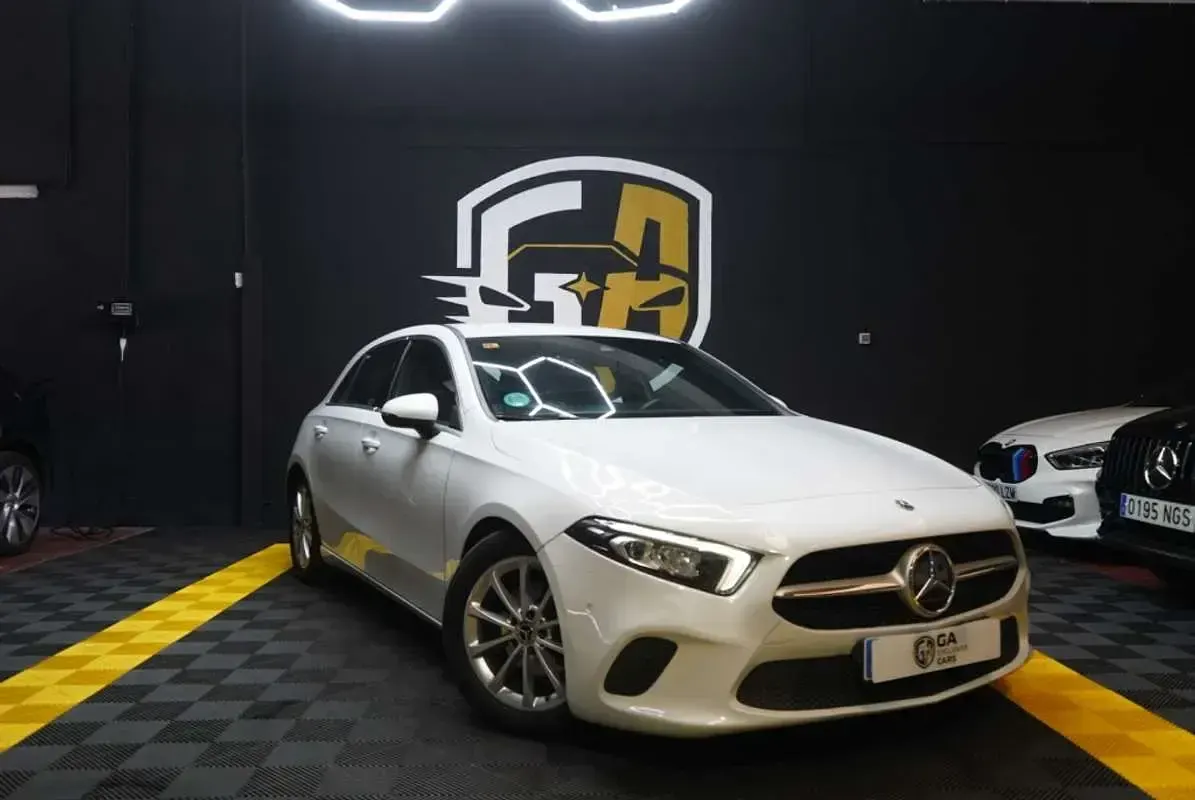 Usado Mercedes A180 116 CV (85 kW) 2018 Blanco Utilitario