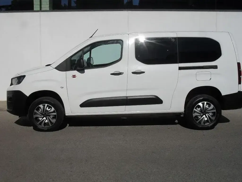 Usado Peugeot Partner S 130 CV (95 kW) 2021 Blanco Monovolumen