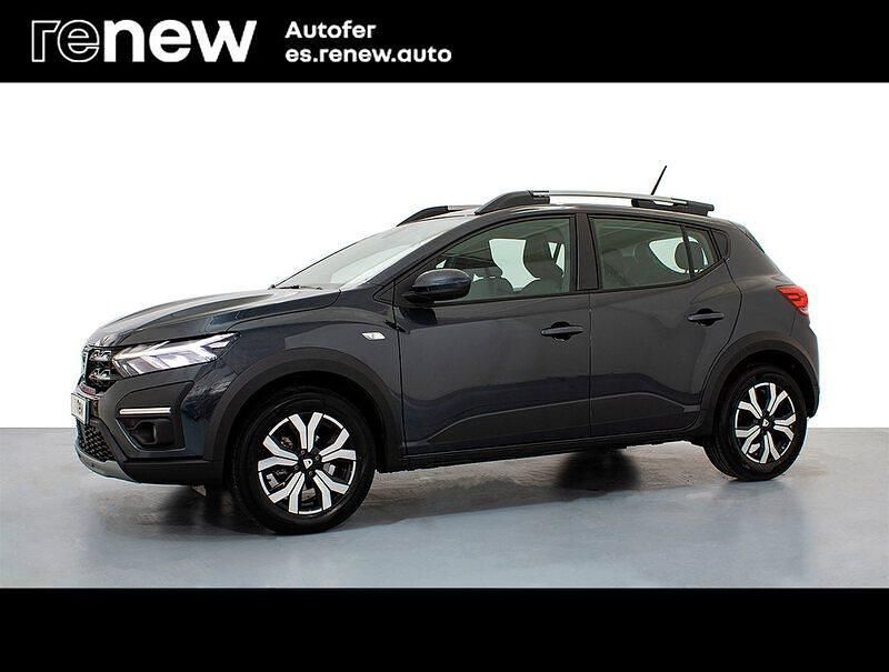 Usado Dacia Sandero Comfort 100 CV (73 kW) 2022 Gris Utilitario