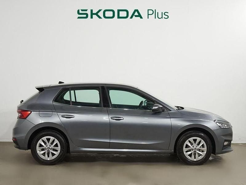 Usado Skoda Fabia Selection 95 CV (69 kW) 2025 Gris Berlina