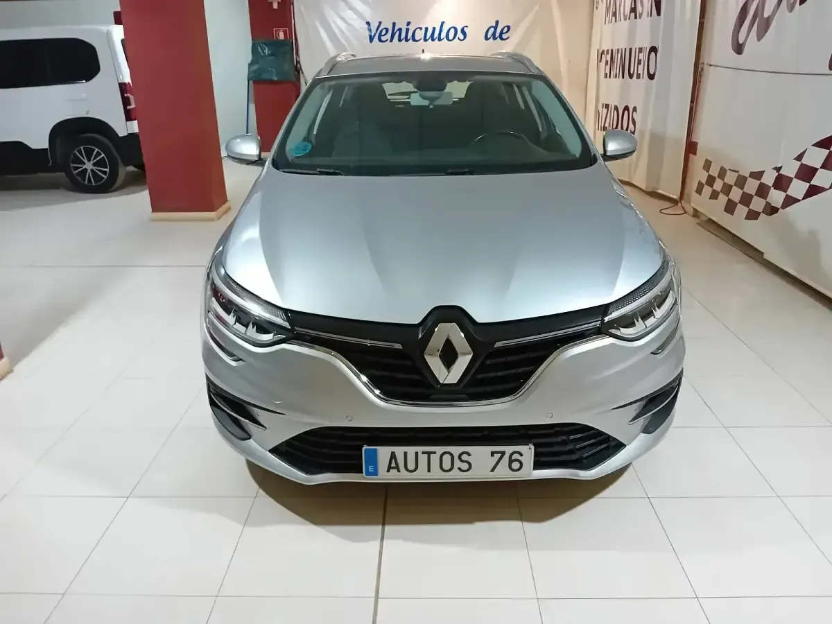 Usado Renault Mégane II Business 115 CV (84 kW) 2021 Gris Berlina