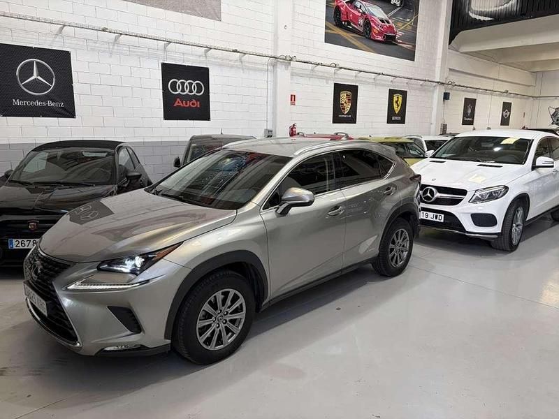 Usado Lexus NX300h Business Edition 197 CV (144 kW) 2018 Gris / plata SUV