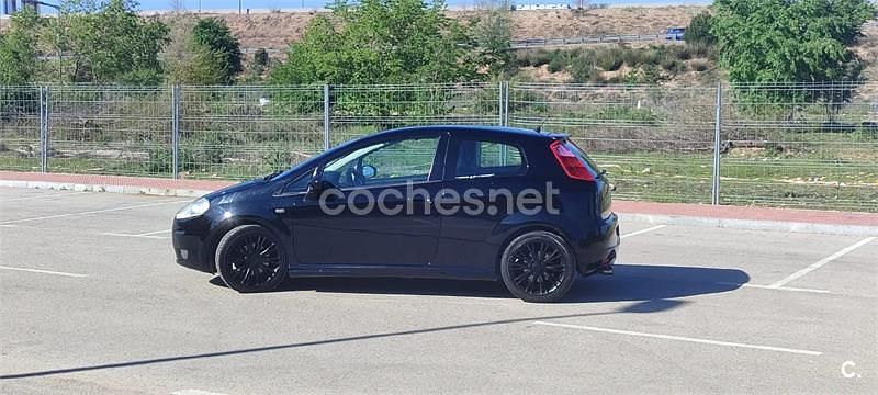 Negro Usado 2007 Fiat Grande Punto Sport Utilitario | 2900 € (Precio justo) - Imagen 1/4