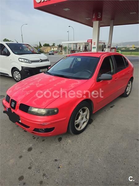 Usado Seat Leon Sport 110 CV (80 kW) 2002 Rojo Utilitario