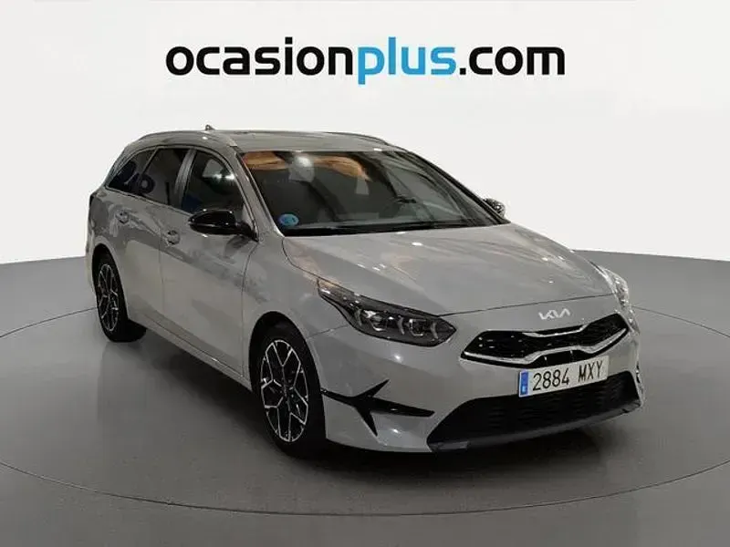 Usado Kia Ceed Style 100 CV (73 kW) 2025 Gris / plata Utilitario