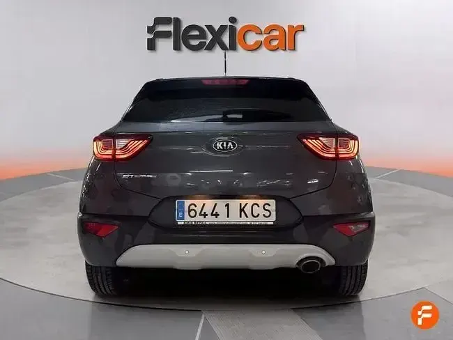 Usado Kia Stonic 120 CV (88 kW) 2017 Gris SUV