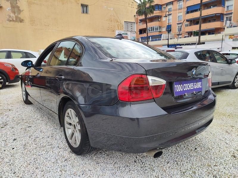 Usado BMW 318 129 CV (94 kW) 2006 Gris / plata Berlina