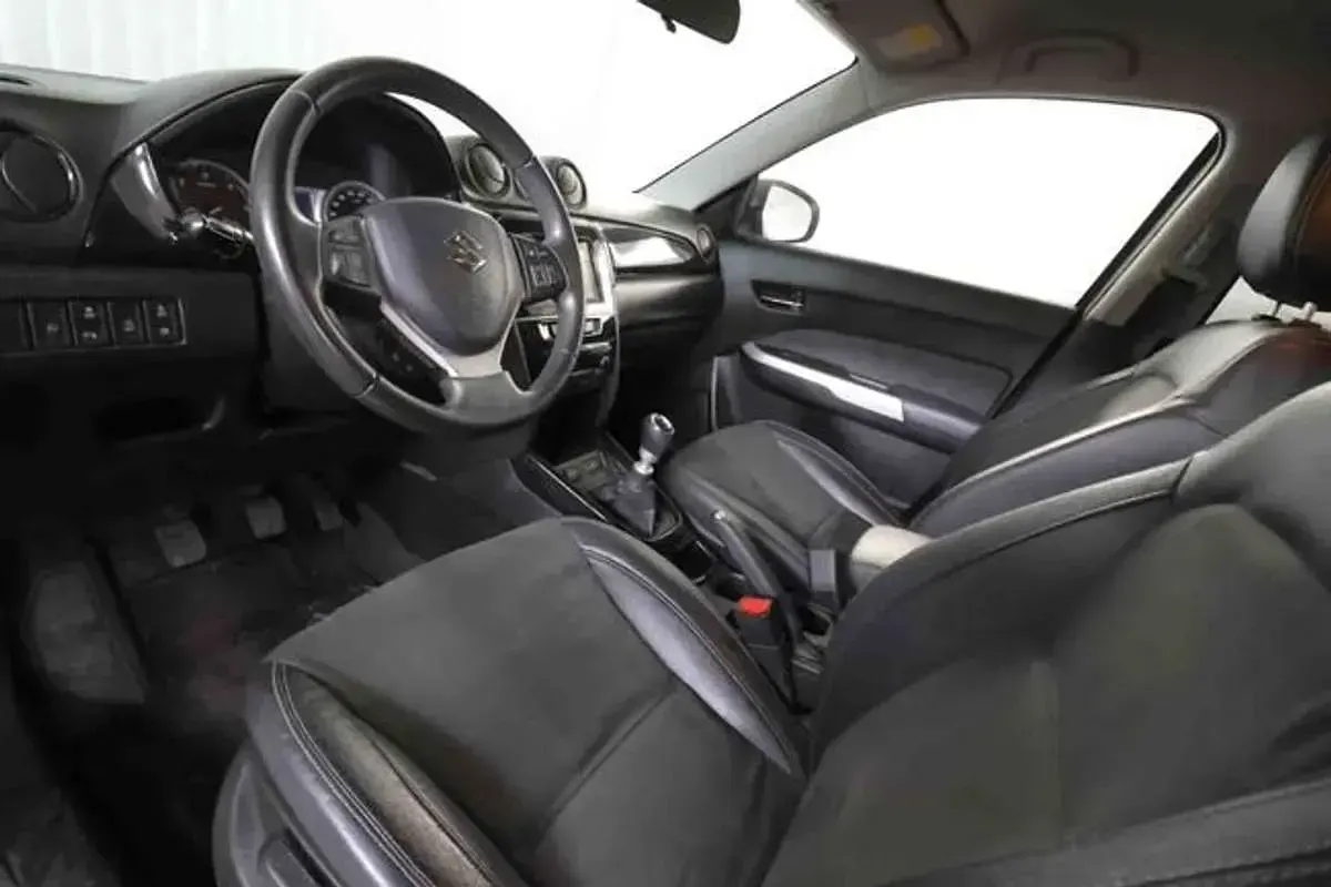 Usado Suzuki Vitara GLX 120 CV (88 kW) 2017 Gris SUV