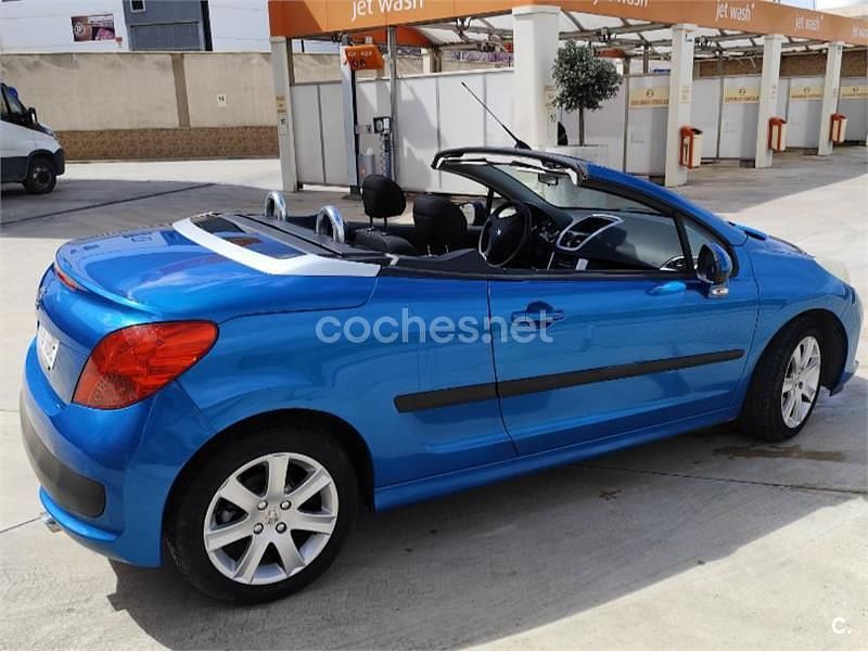 Usado Peugeot 207 CC 120 CV (88 kW) 2007 Azul Descapotable