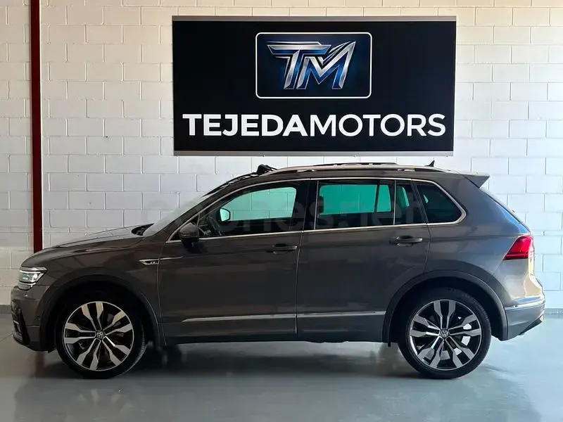 Usado VW Tiguan Sportline 190 CV (139 kW) 2020 Gris / plata SUV