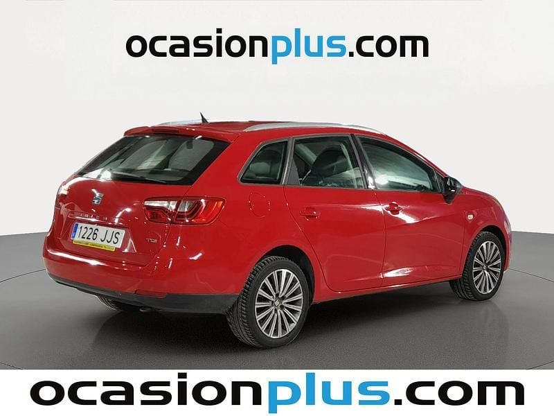 Usado Seat Ibiza ST CONNECT 90 CV (66 kW) 2015 Rojo Familiar