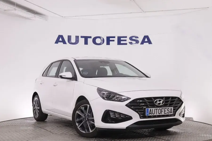 Usado Hyundai i30 110 CV (80 kW) 2023 Blanco