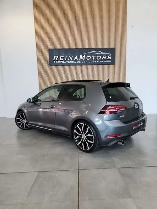 Usado VW Golf VII GTI 245 CV (180 kW) 2017 Gris Utilitario