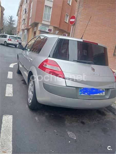 Usado Renault Mégane II 85 CV (62 kW) 2007 Gris / plata Berlina