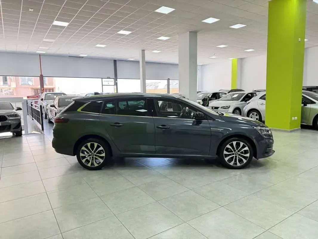 Usado Renault Mégane GrandTour Techno 140 CV (102 kW) 2024 Gris Familiar