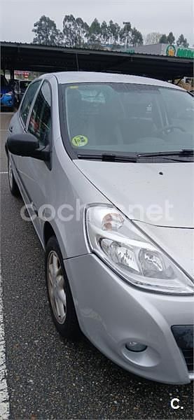 Usado Renault Clio IV Authentique 75 CV (55 kW) 2012 Gris / plata Berlina