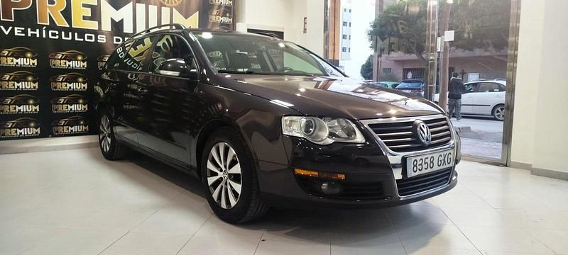 Usado VW Passat 110 CV (80 kW) 2010 Negro Familiar