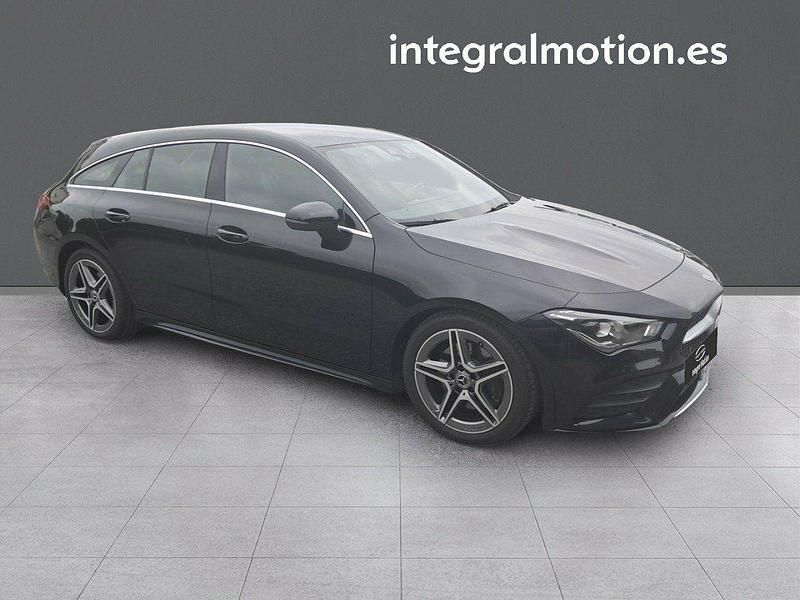 Usado Mercedes CLA200 Shooting Brake AMG 150 CV (110 kW) 2020 Negro Familiar
