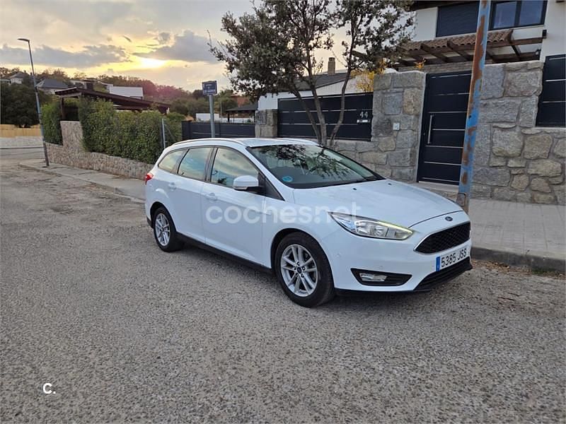 Blanco Usado 2016 Ford Focus Trend Familiar | 8500 € (Precio justo) - Imagen 1/4