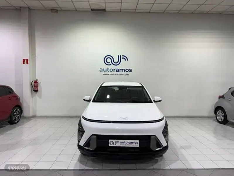 Usado Hyundai Kona 100 CV (73 kW) 2025 Blanco SUV