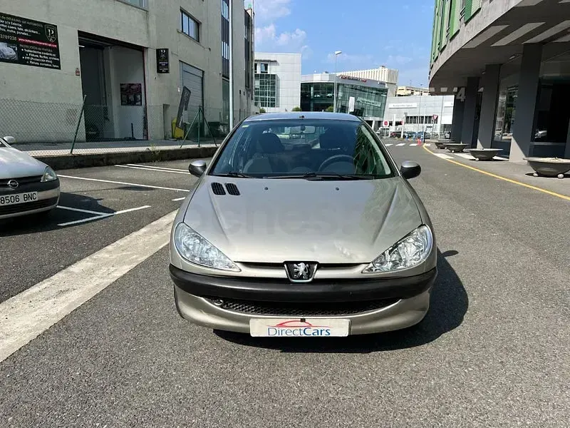 Usado Peugeot 206 75 CV (55 kW) 2006 Beige Berlina