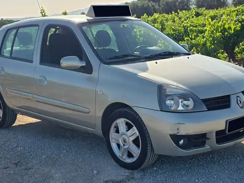 Usado Renault Clio II Authentique 75 CV (55 kW) 2007 Beige Berlina
