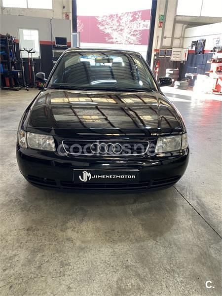 Usado Audi A3 Attraction 100 CV (73 kW) 2004 Negro Utilitario