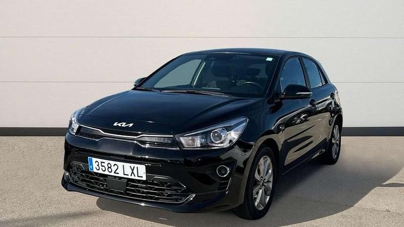 Käytetty Kia Rio 101 HP (74 kW) 2022 Musta Sedan