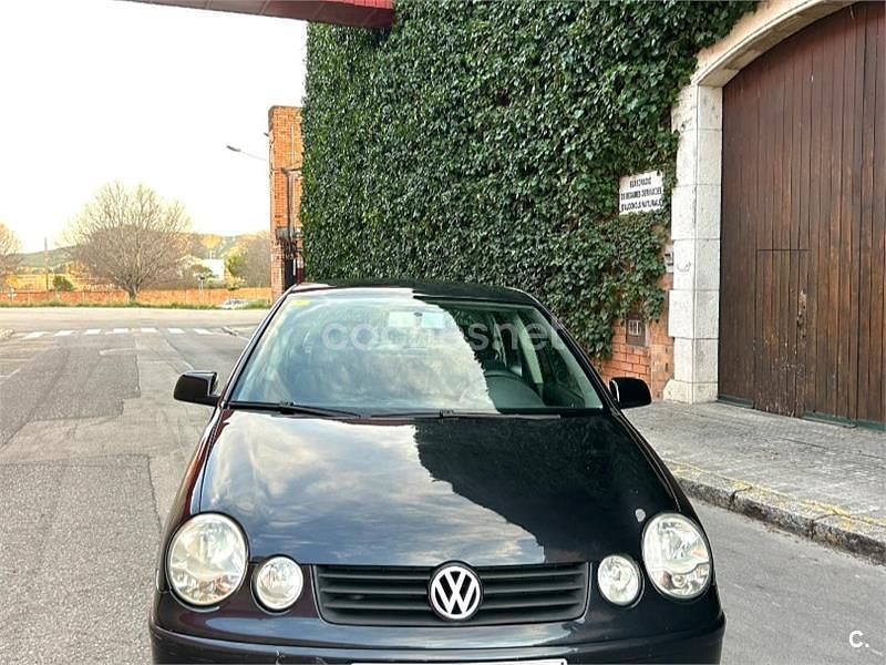 Usado VW Polo Highline 75 CV (55 kW) 2003 Negro Berlina