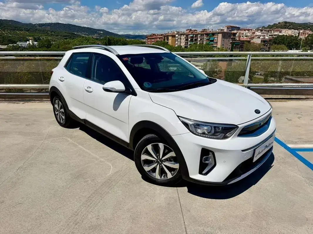 Usado Kia Stonic 101 CV (74 kW) 2021 Blanco SUV