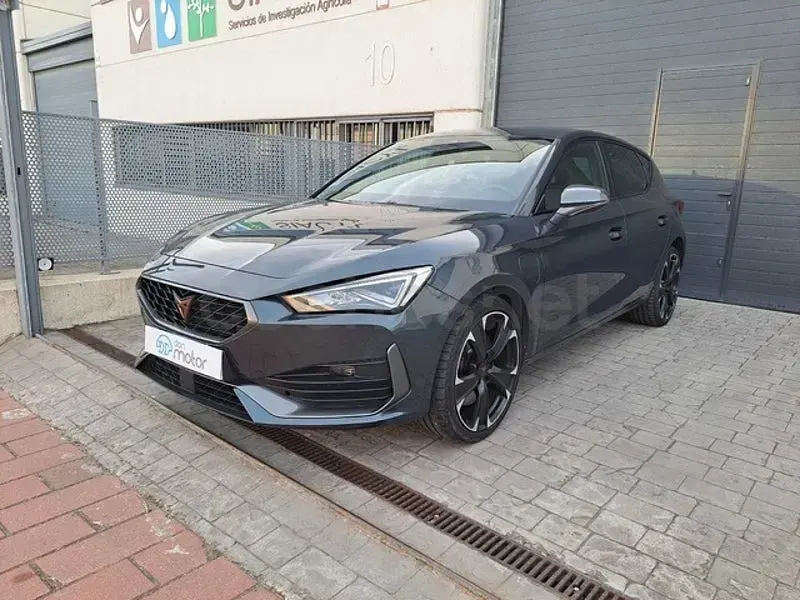 Usado Cupra Leon 204 CV (150 kW) 2021 Gris / plata Berlina