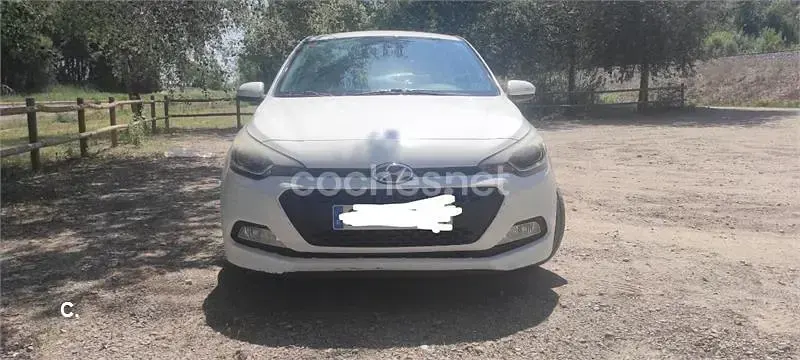 Usado Hyundai i20 84 CV (61 kW) 2016 Blanco Berlina