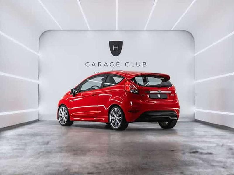 Usado Ford Fiesta Sport 125 CV (91 kW) 2015 Rojo Utilitario