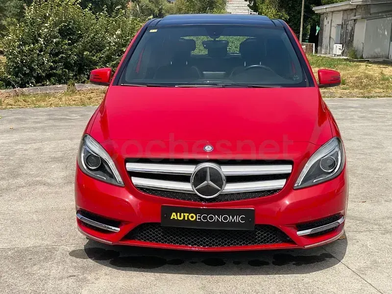 Usado Mercedes B180 109 CV (80 kW) 2014 Rojo Utilitario