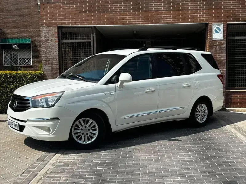 Usado SsangYong Rodius Limited 155 CV (114 kW) 2014 Blanco Monovolumen