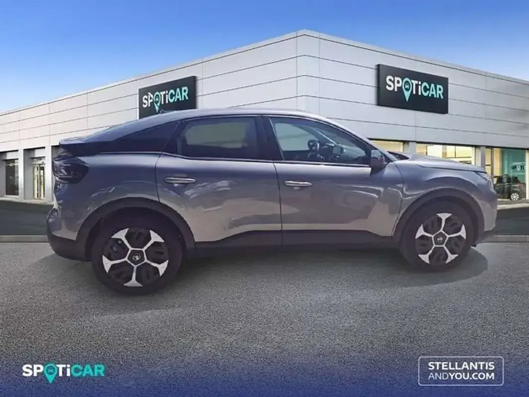 Usado Citroën C4 136 CV (100 kW) 2025 Gris SUV