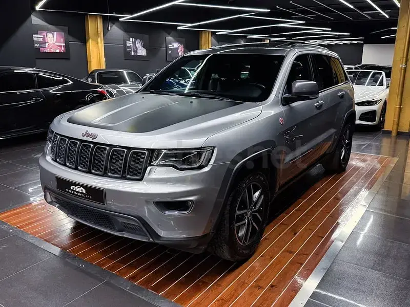 Usado Jeep Grand Cherokee Trailhawk 250 CV (183 kW) 2018 Gris / plata SUV