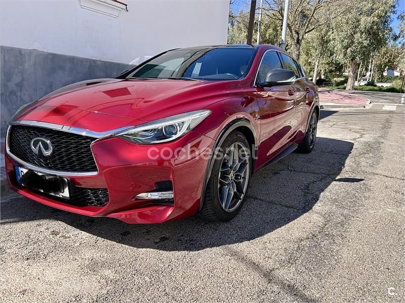 Usado Infiniti Q30 Sport Tech 211 CV (155 kW) 2018 Granate Berlina