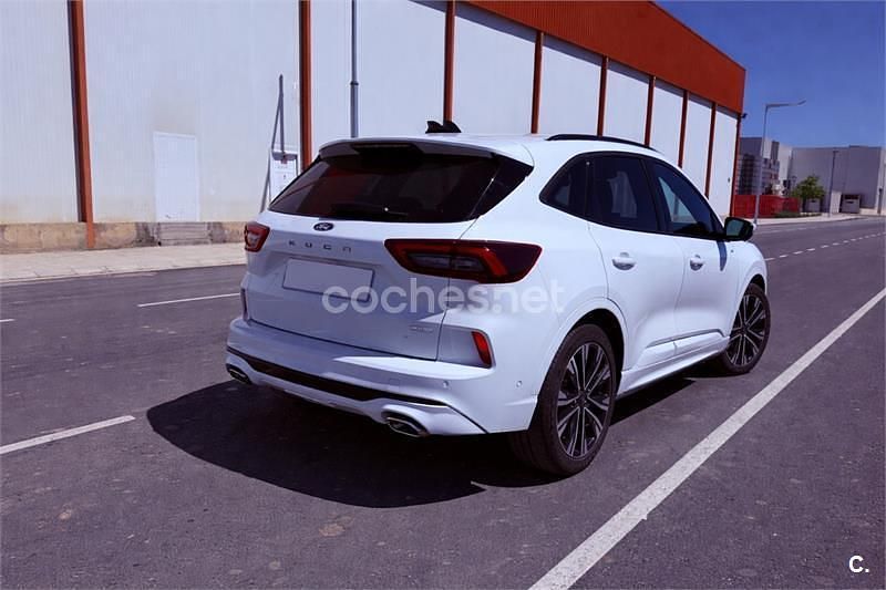 Usado Ford Kuga ST-Line X 180 HP (132 kW) 2025 Branco SUV