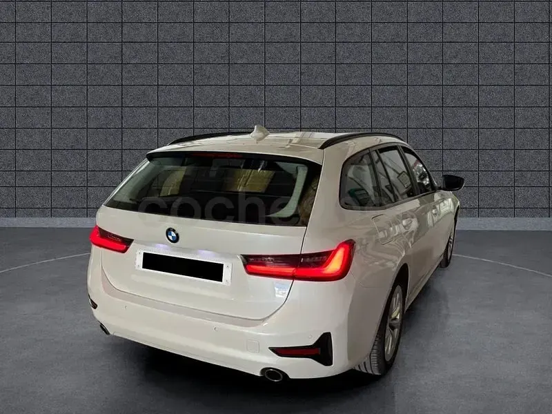 Usado BMW 318 150 CV (110 kW) 2021 Blanco Familiar